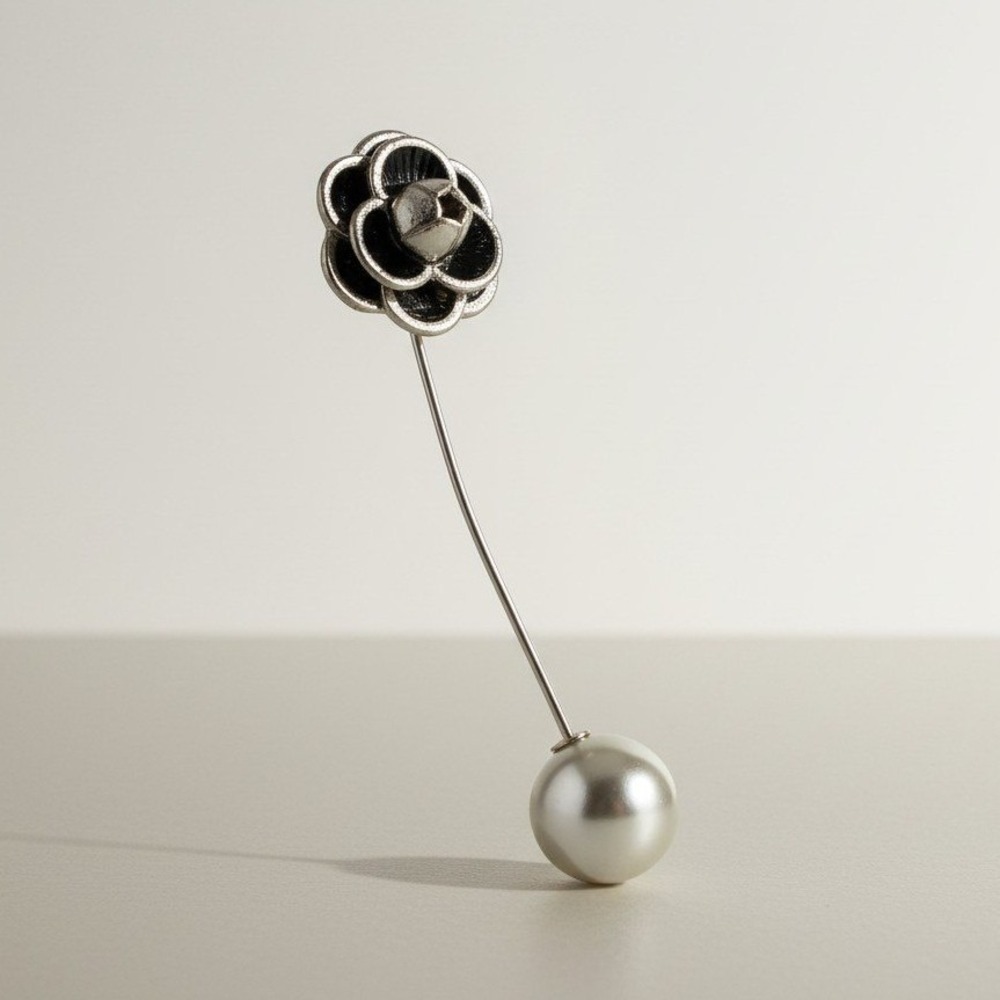 Elegant Black Flower Brooch with Single Pearl Accent – Brand New